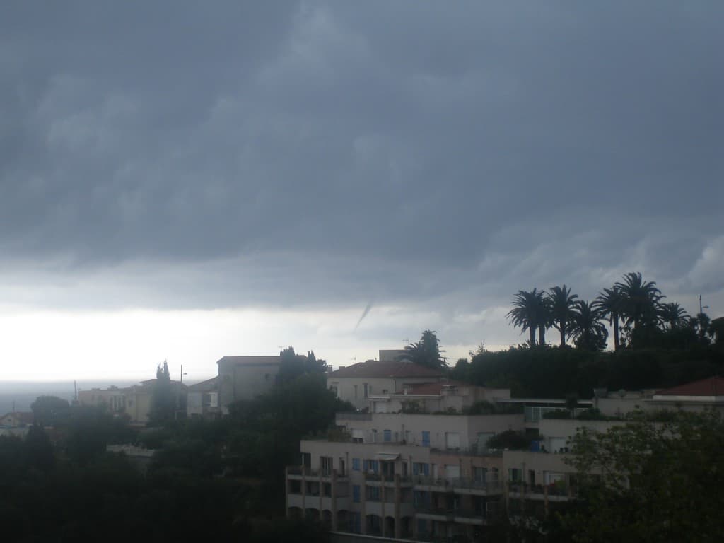 Trombe marine au large de Nice