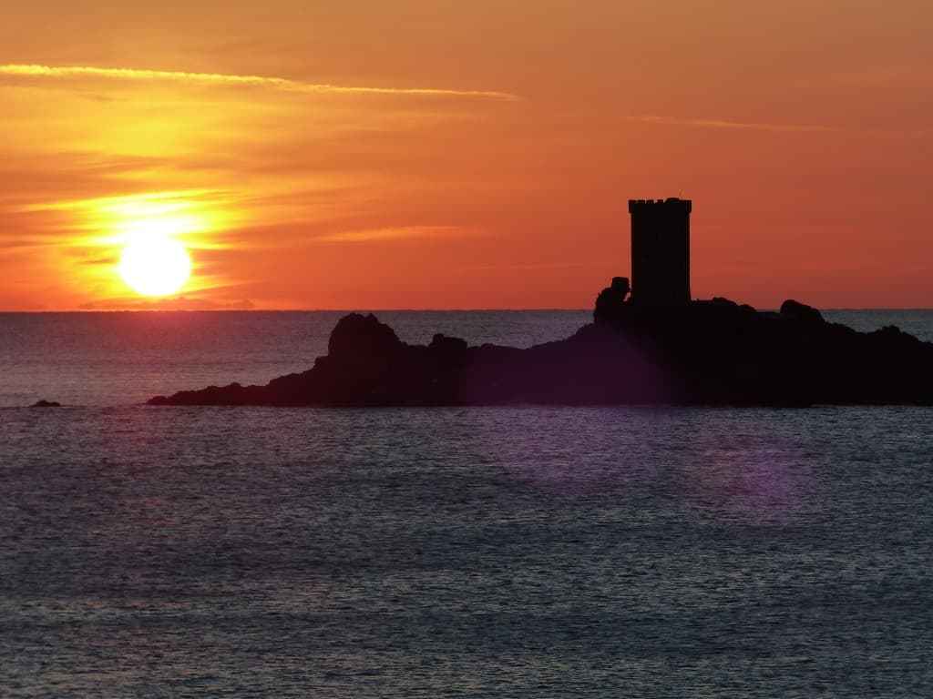 LEVER DE SOLEIL SUR LA CORSE ET CONTINENT
