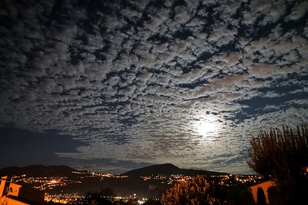 lune et nuages
