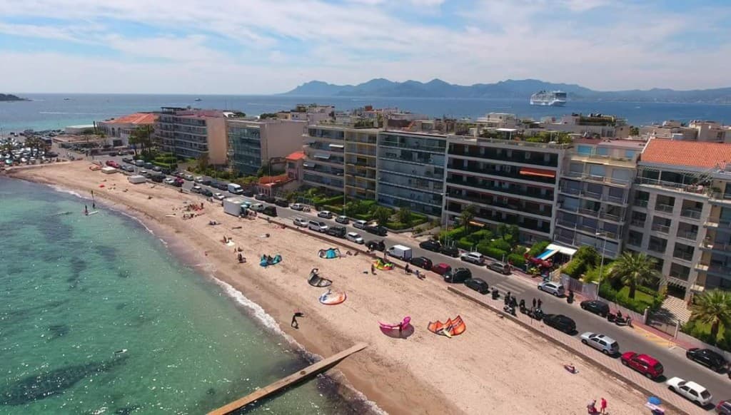 Plage Mouret rouge