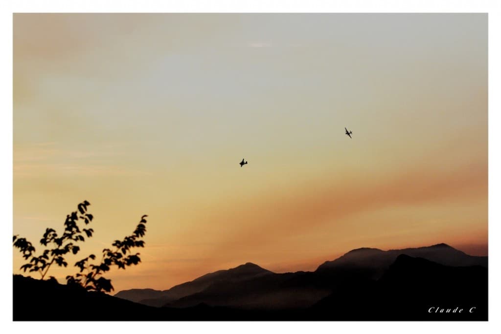 Les canadairs au dessus de Colomars