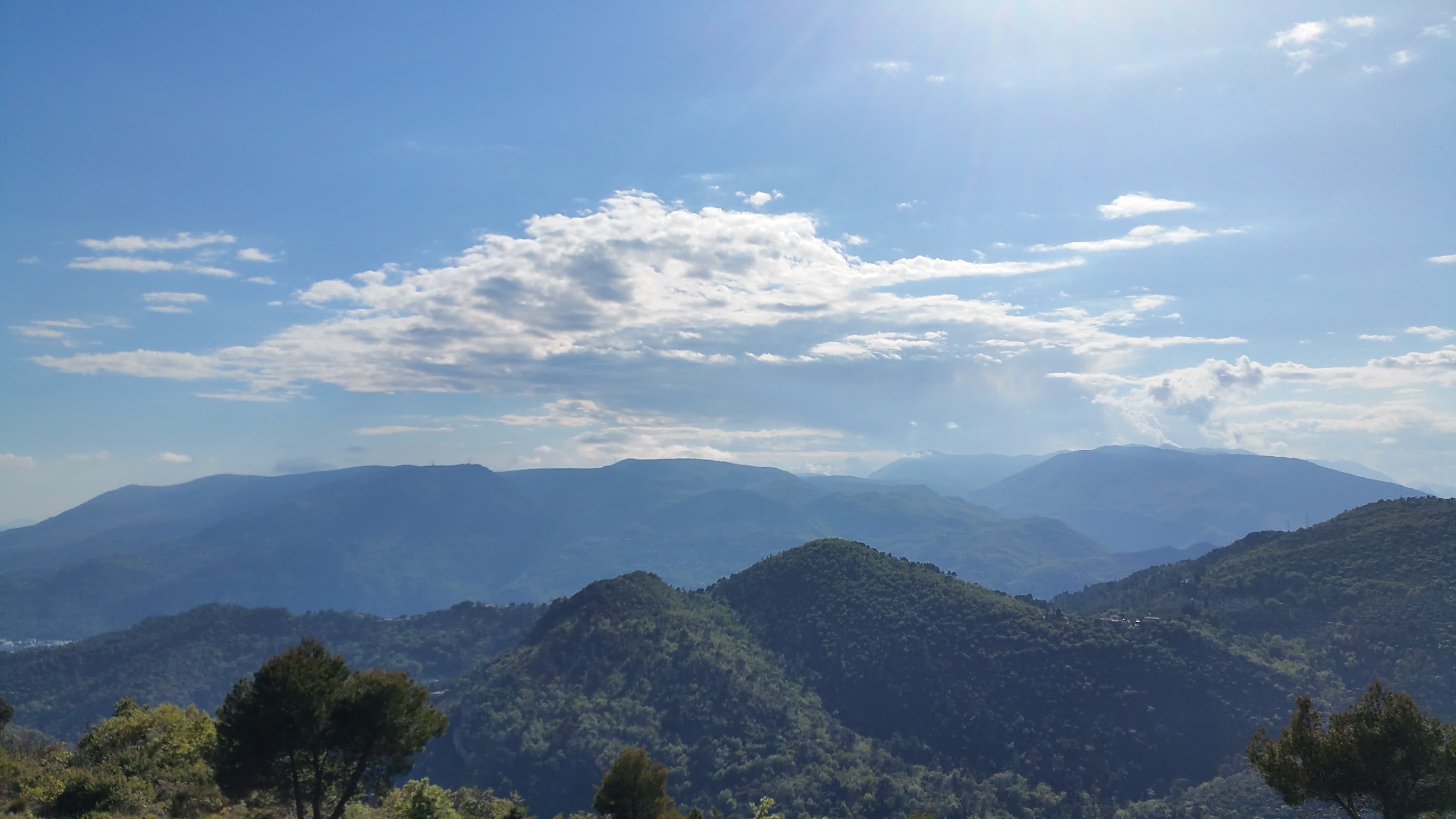 Le plateau de Gréoliere couronné, depuis Levens