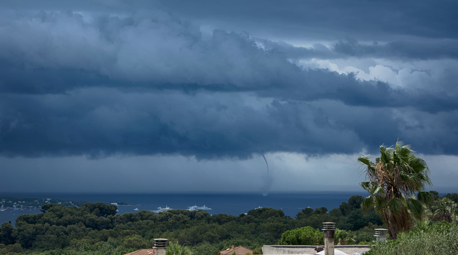 Trombe Marine au large de Juan les pins