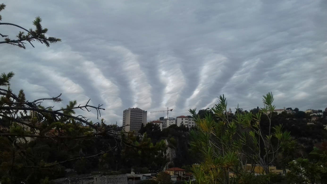 le ciel vers 14h00 -magnifiques nuages