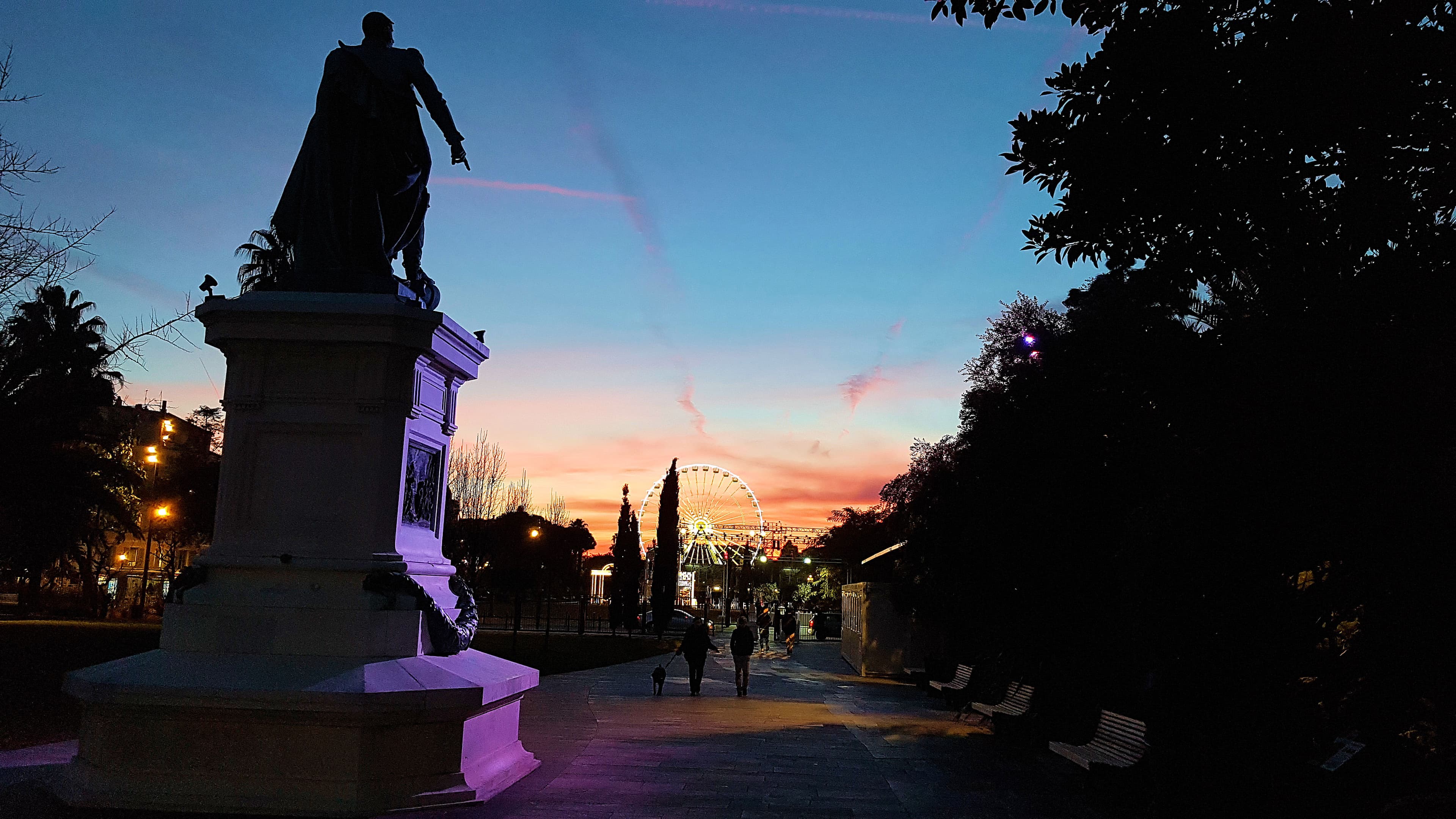 Crépuscule sur Promenade du paillon