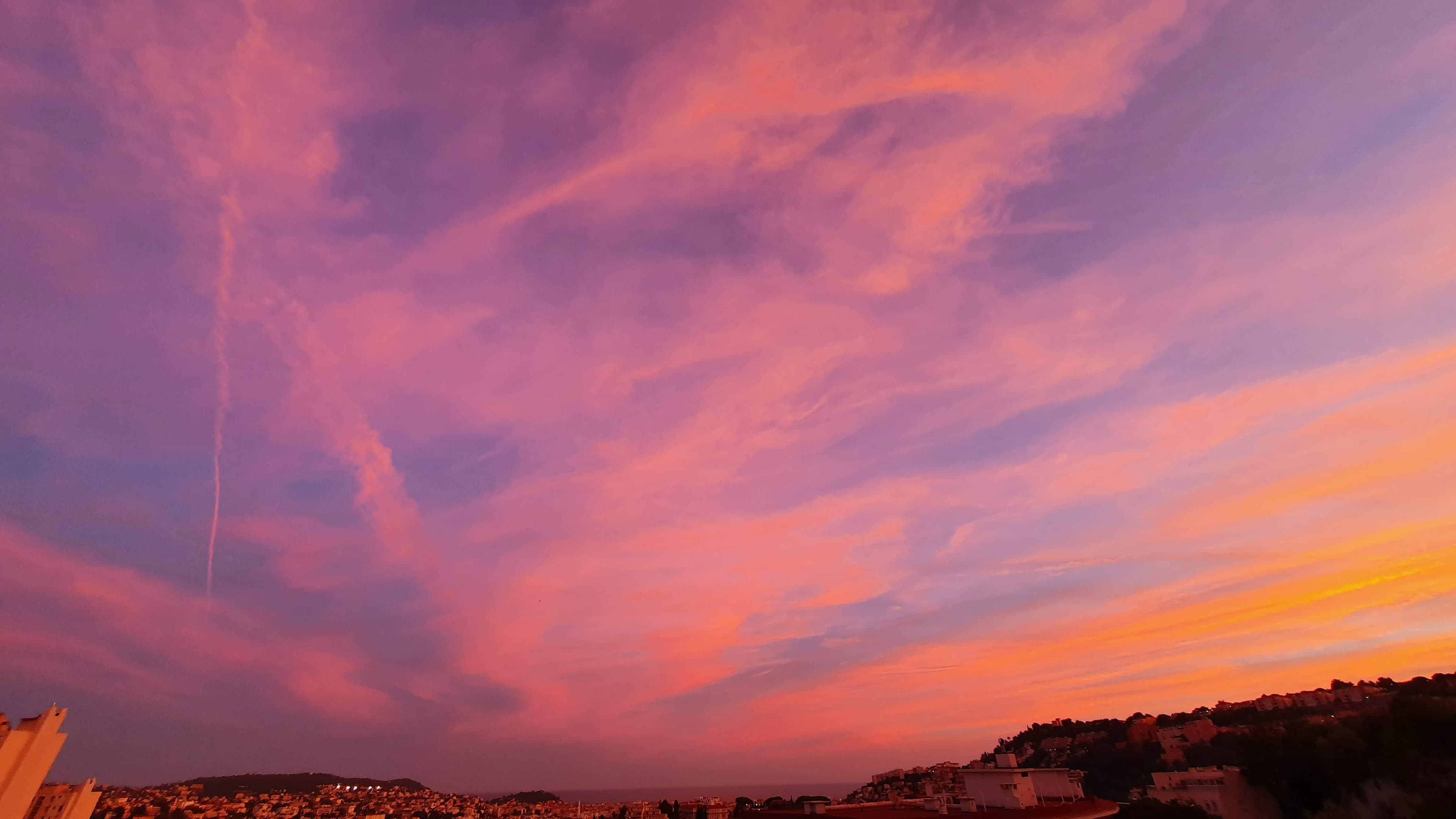 Ciel niçois en feu