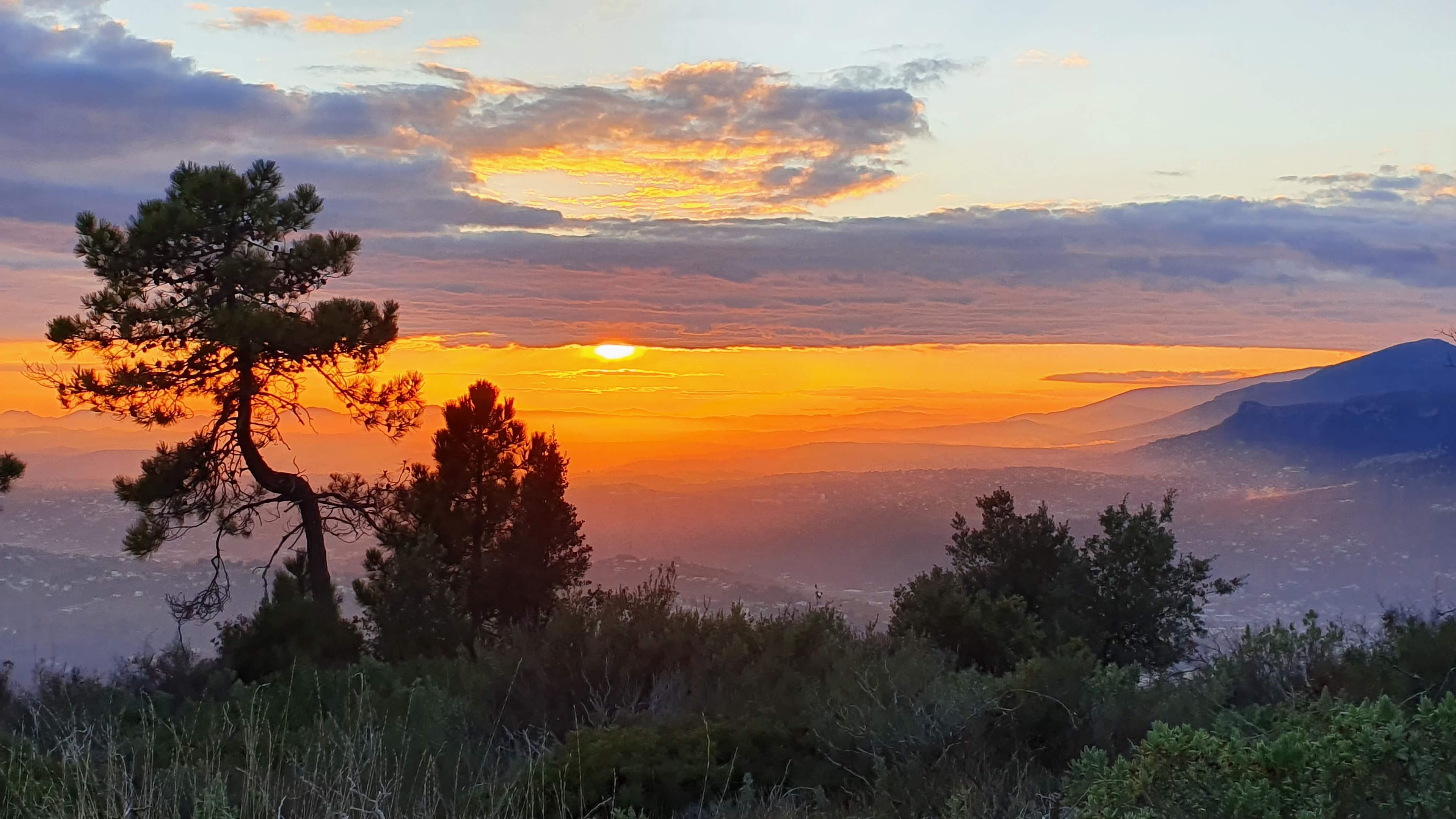 Coucher de soleil depuis les pentes du Mont Chauve