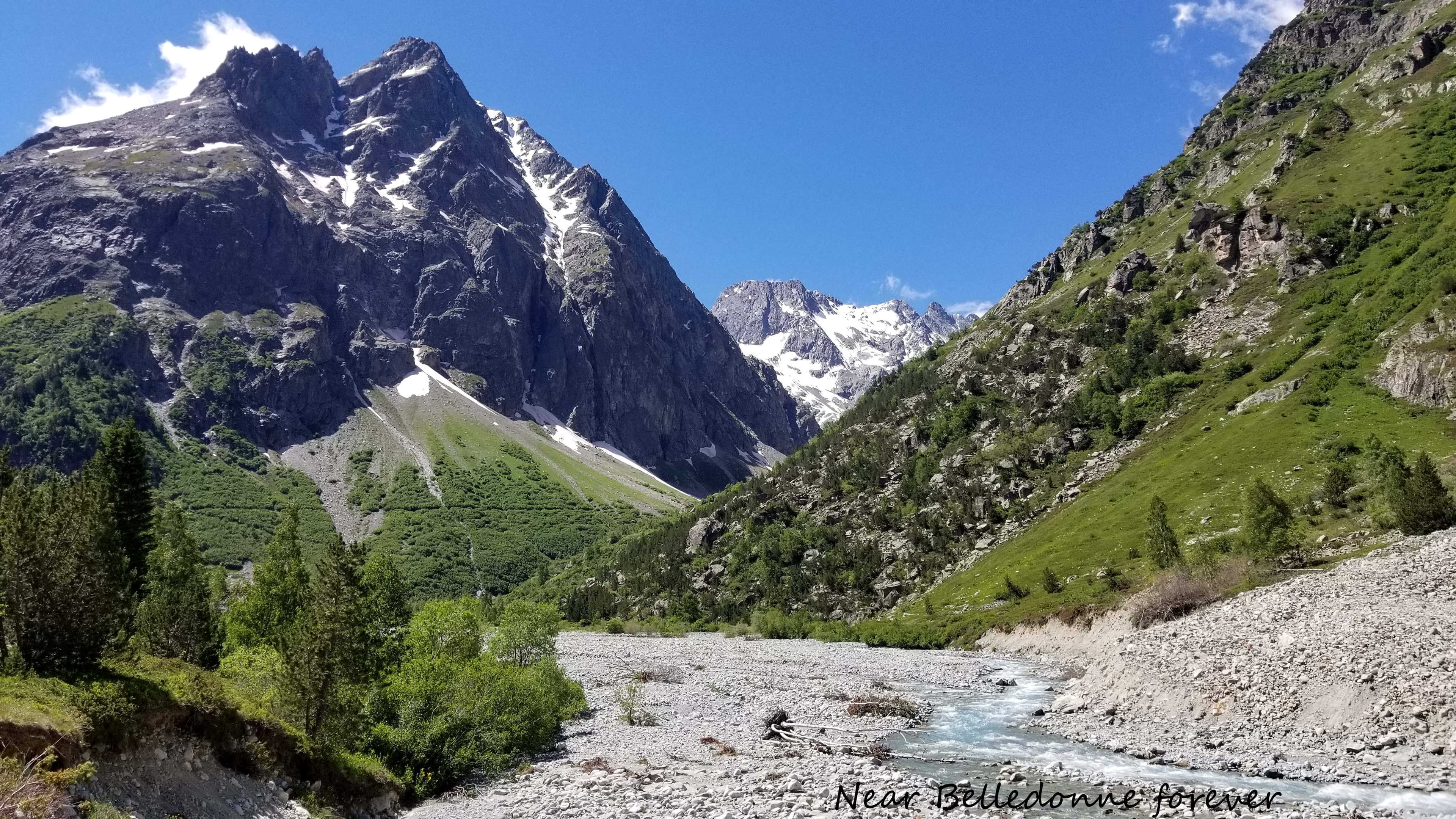 La vallée du Vénéon beau début d'été température agréable pour la marche A.P.