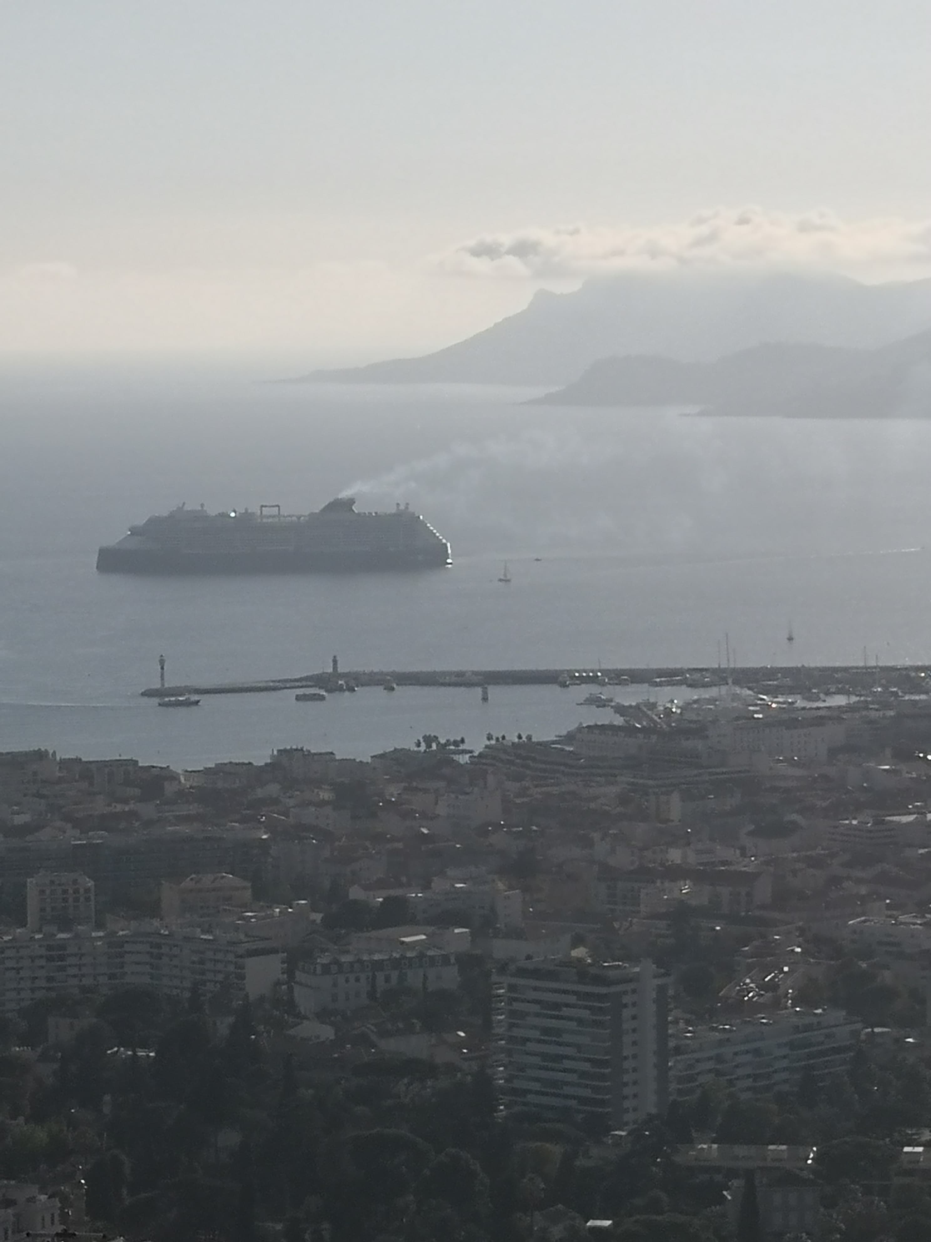 Nuage en formation à Cannes(humour !)