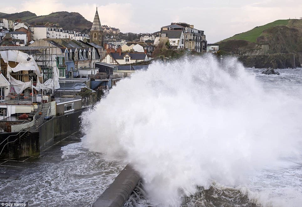 Image d'illustration pour Synthèse de l'épisode vagues submersions du 31 janvier au 2 février