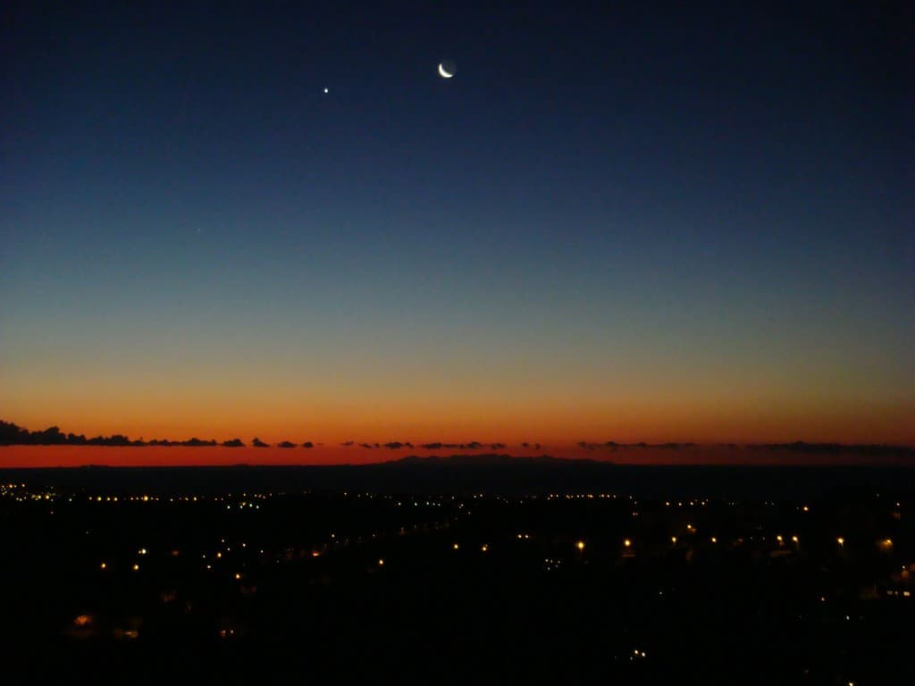 Lune et Saturne au-dessus la Corse
