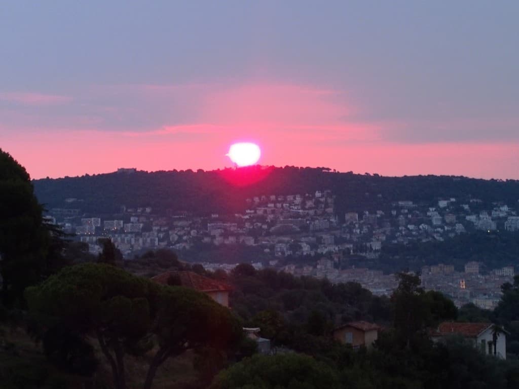 Soleil rouge sur Mt Boron