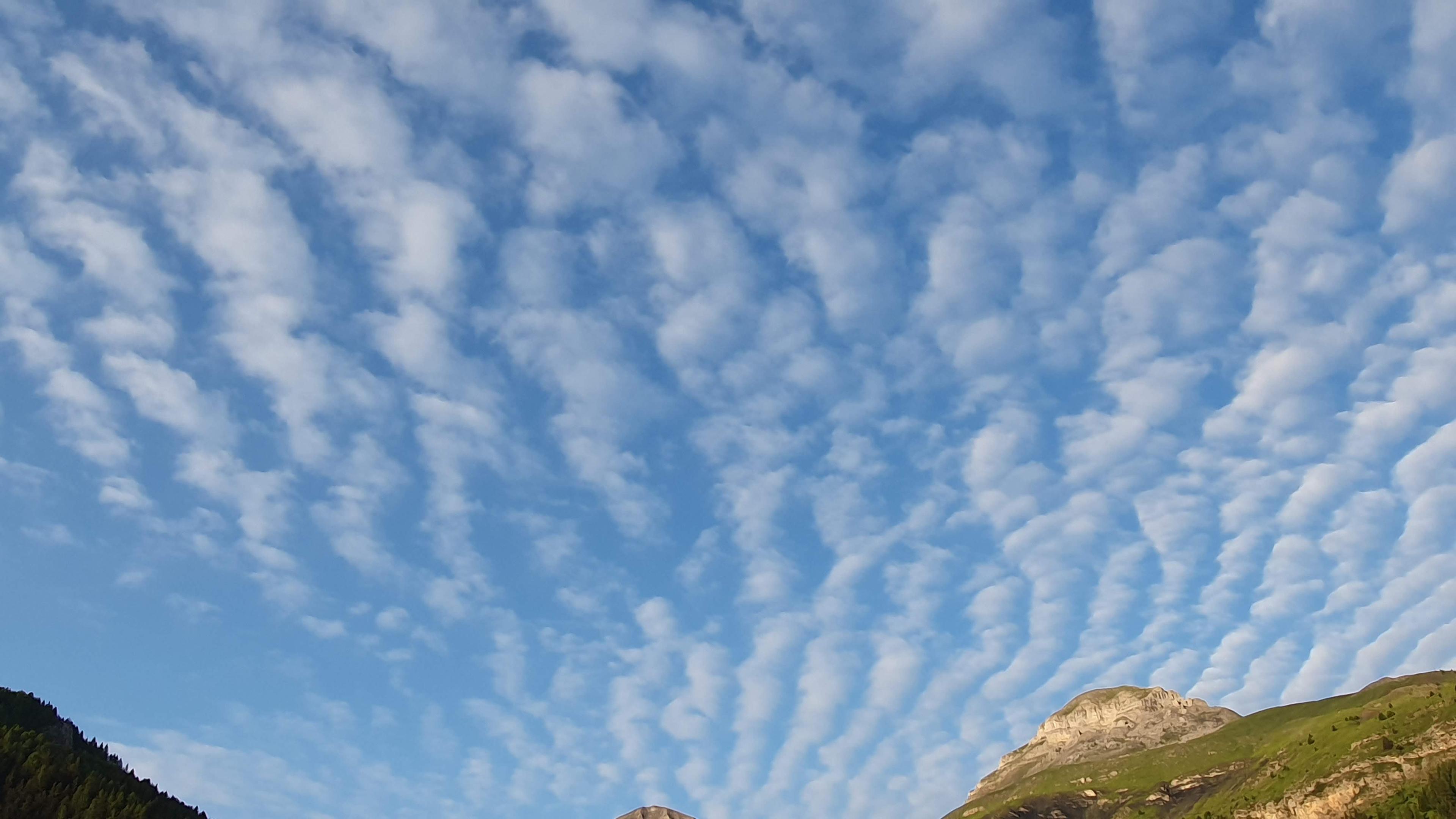 Stratocumulus dans le ciel du hameau de Roya